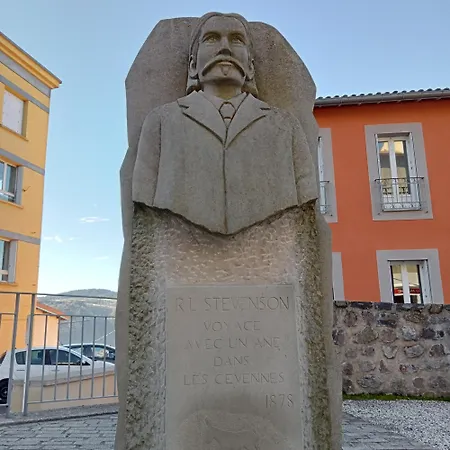 Le Repose Pieds - D'etape Randonnees - *